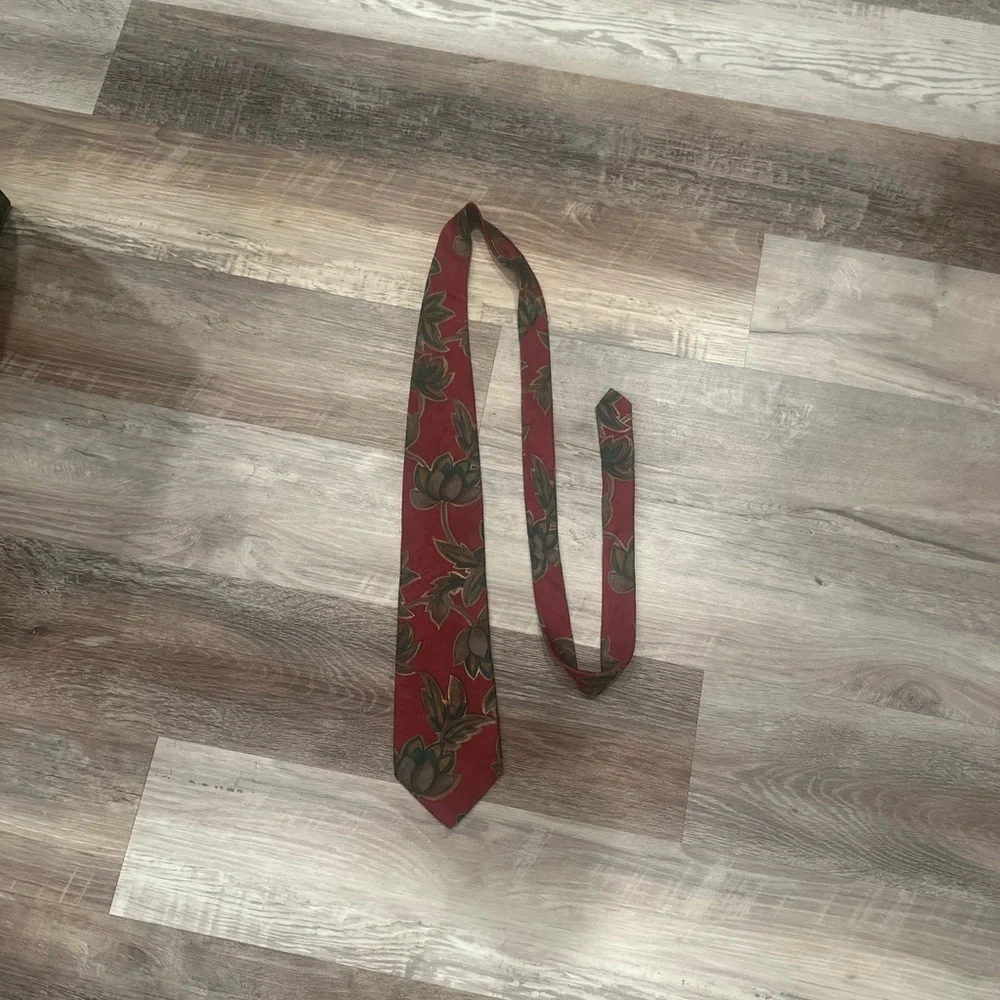 Men’s Tie Bundle Aquascutum London Red Floral Silk Tie & Yule Tie Snowman Tie